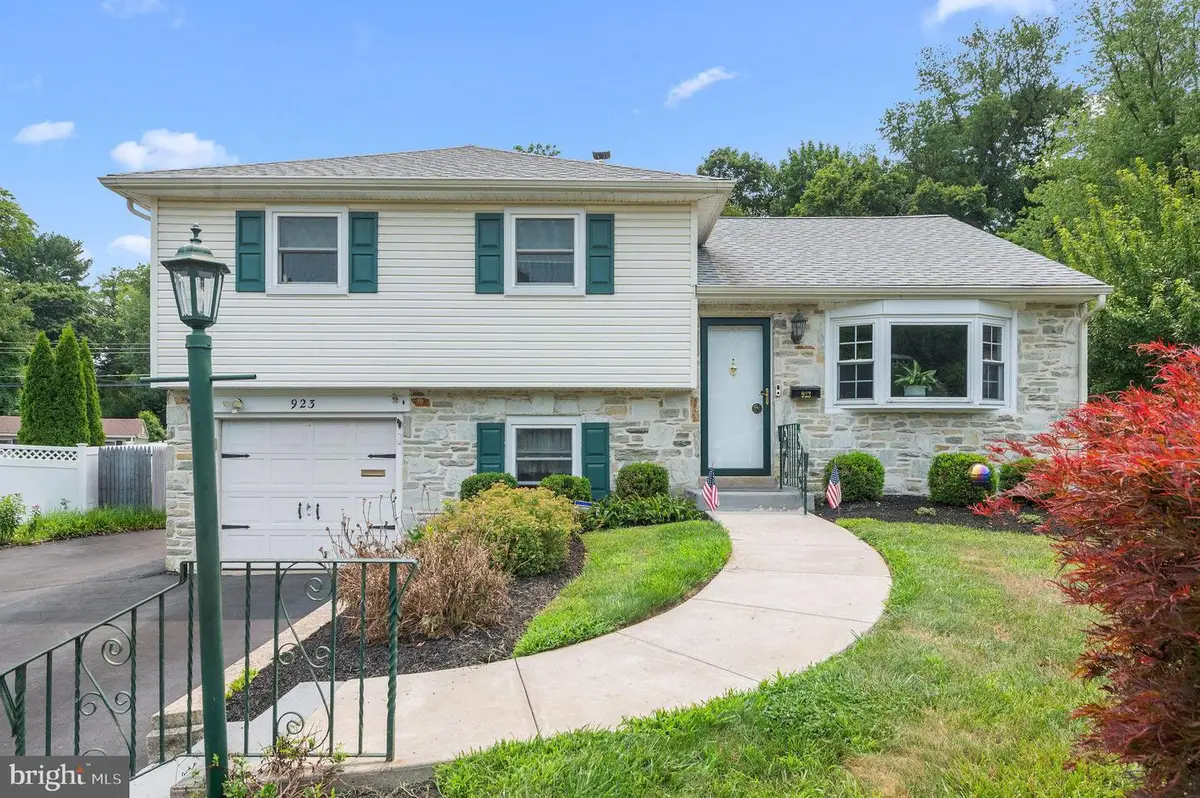 923 Carlin Dr, Southampton, PA 18966 - #1
