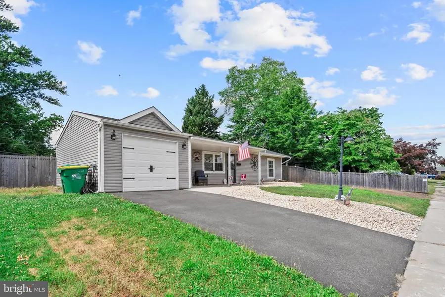 29 Favored Ln, Levittown, PA 19055 - #2