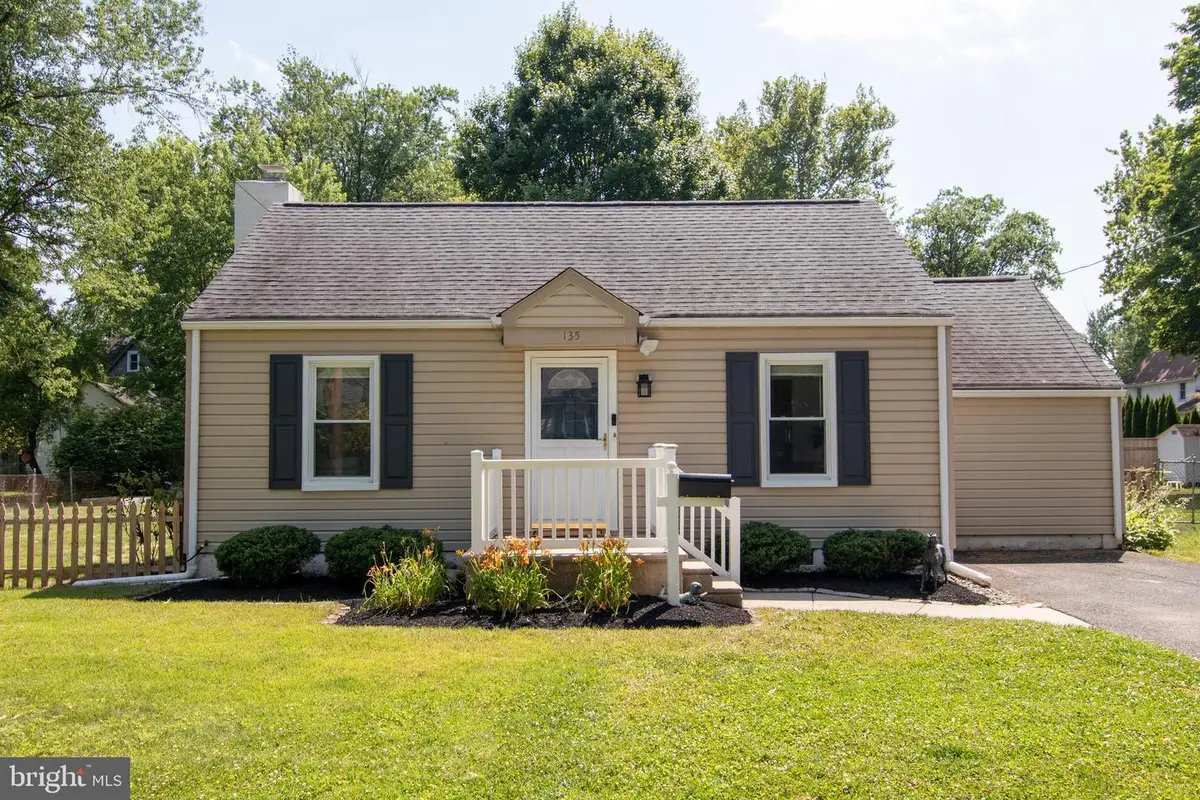 135 Longshore Ave, Yardley, PA 19067 - #1