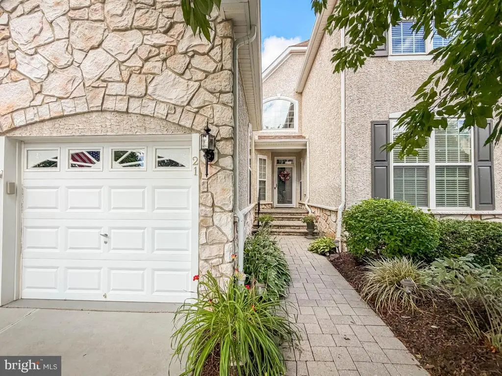 21 Van Artsdalen Dr, Washington Crossing, PA 18977 - #1