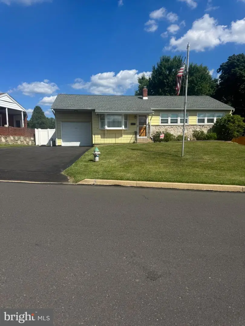 1243 Hiview Dr, Southampton, PA 18966 - #1