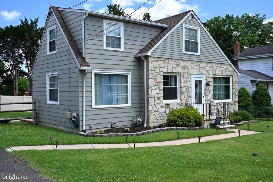 630 Elmwood Ave, Feasterville Trevose, PA 19053 - #3