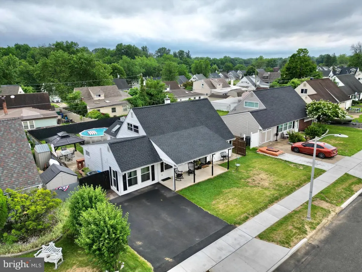 14 Verdant Rd, Levittown, PA 19057 - #1