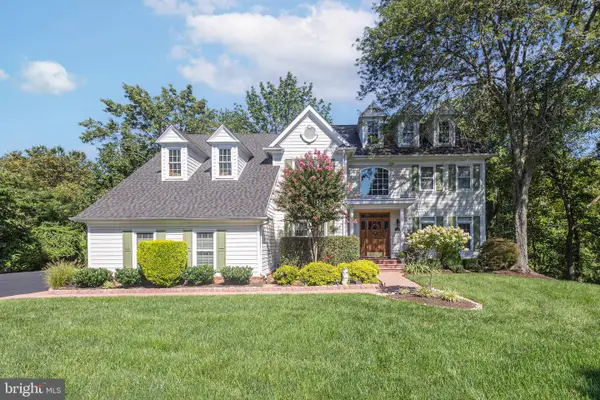 102 Saint Andrews Pl #e, NEWTOWN, PA 18940