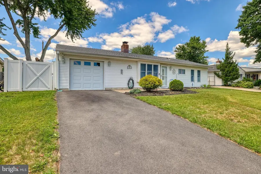 45 Crimson King Ln, Levittown, PA 19055 - #3