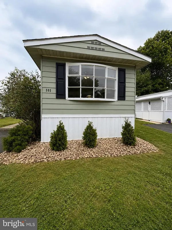 305 Wilson Dr, FAIRLESS HILLS, PA 19030
