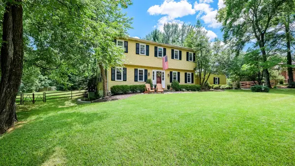 17 Stringer Dr, DOYLESTOWN, PA 18901