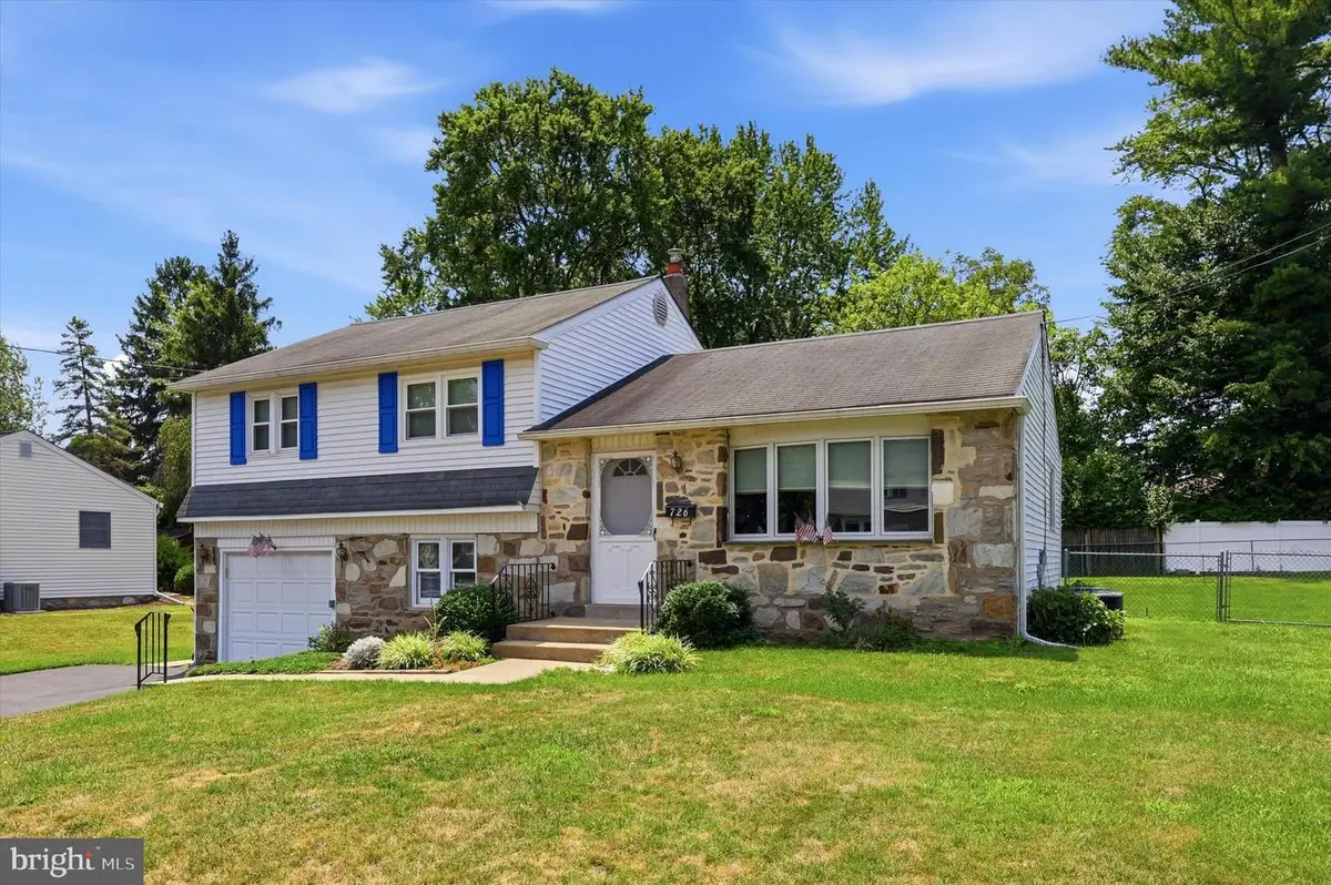 726 Violet Rd, Warminster, PA 18974 - #1