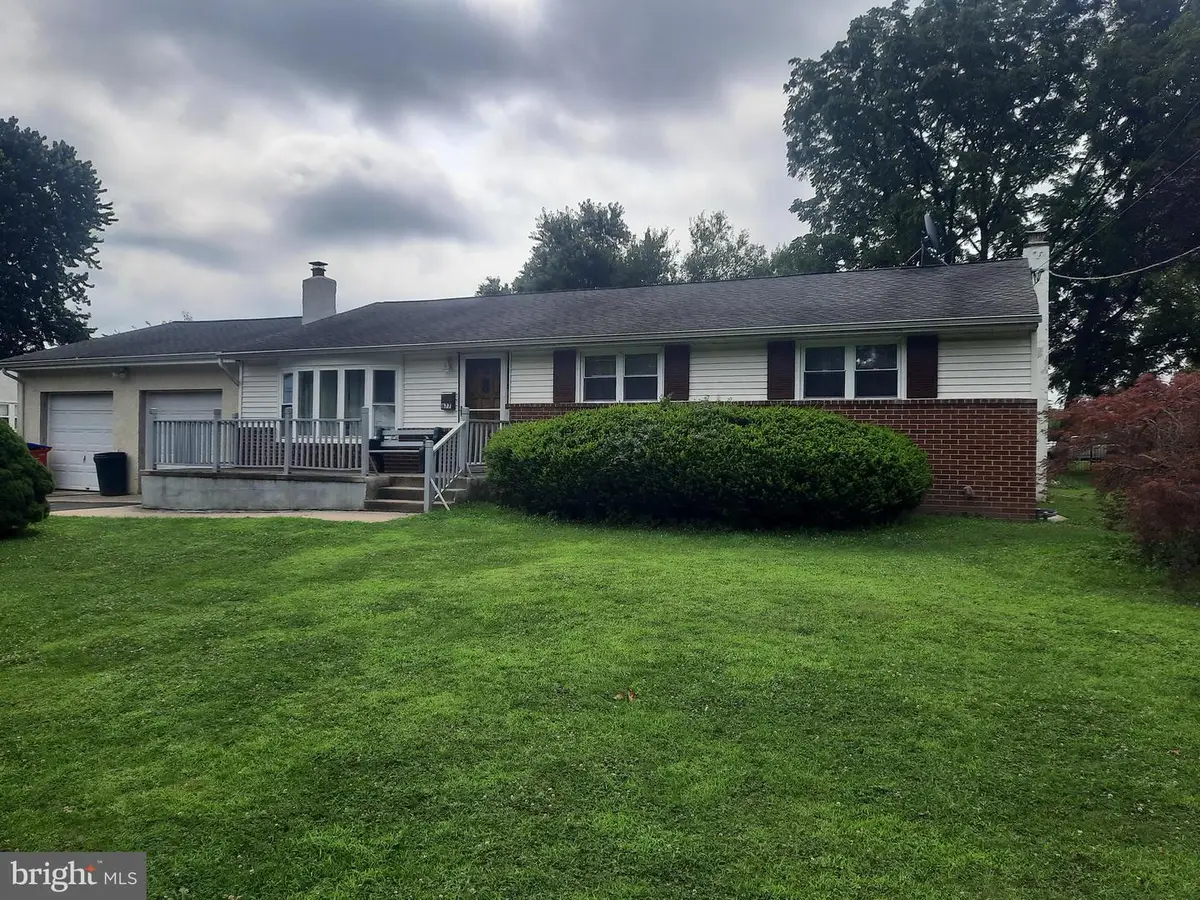 677 Clifford St, Warminster, PA 18974 - #1