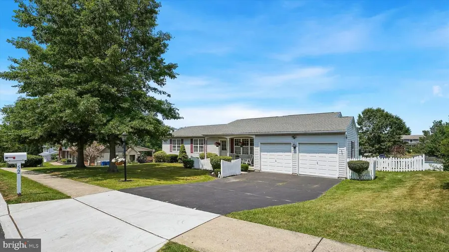 52 Castlewood Dr, Chalfont, PA 18914 - #2