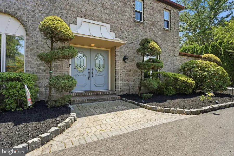 560 Lower Holland Rd, Southampton, PA 18966 - #3