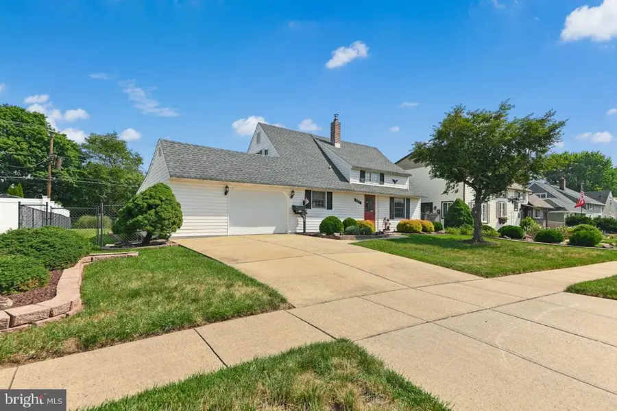 281 Northpark Dr, Levittown, PA 19054 - #3