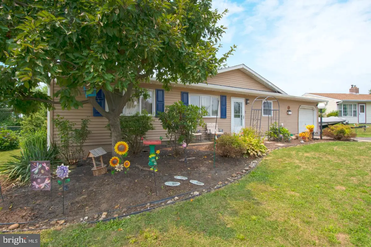 56 Gridiron Rd, Levittown, PA 19057 - #1