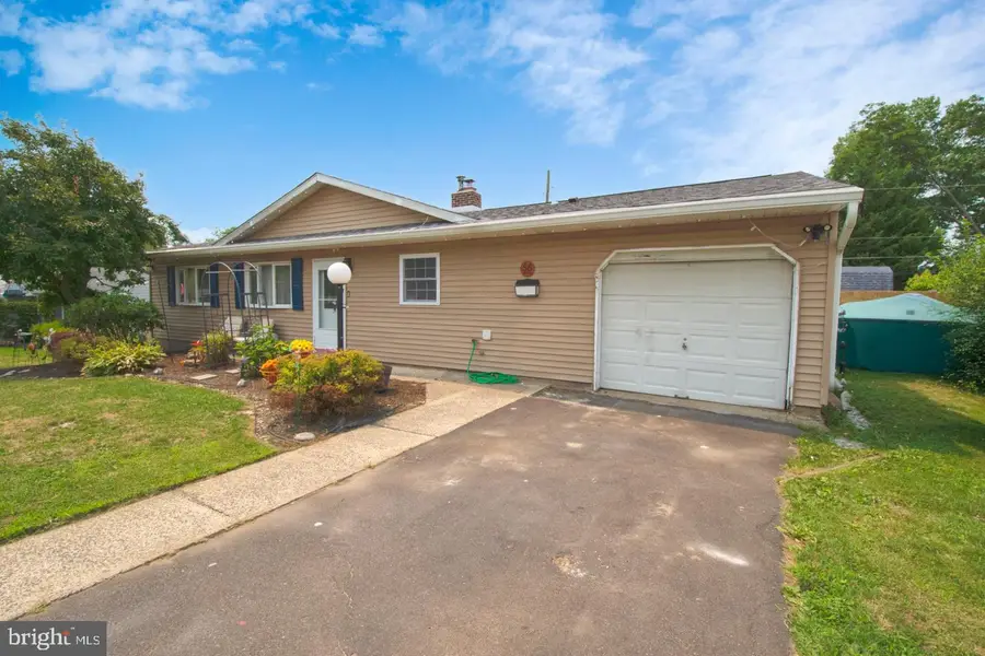 56 Gridiron Rd, Levittown, PA 19057 - #3