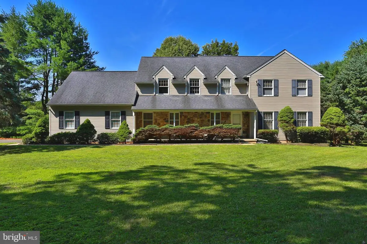 2050 Miller Rd, Pennsburg, PA 18073 - #1
