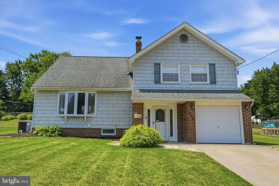 686 Cheryl Dr, Warminster, PA 18974 - #2
