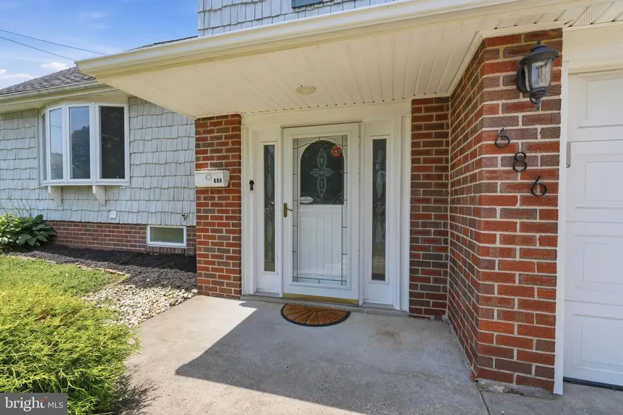 686 Cheryl Dr, Warminster, PA 18974 - #3