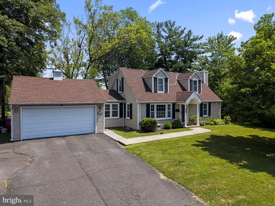 1329 W County Line Rd, Hatboro, PA 19040 - #2