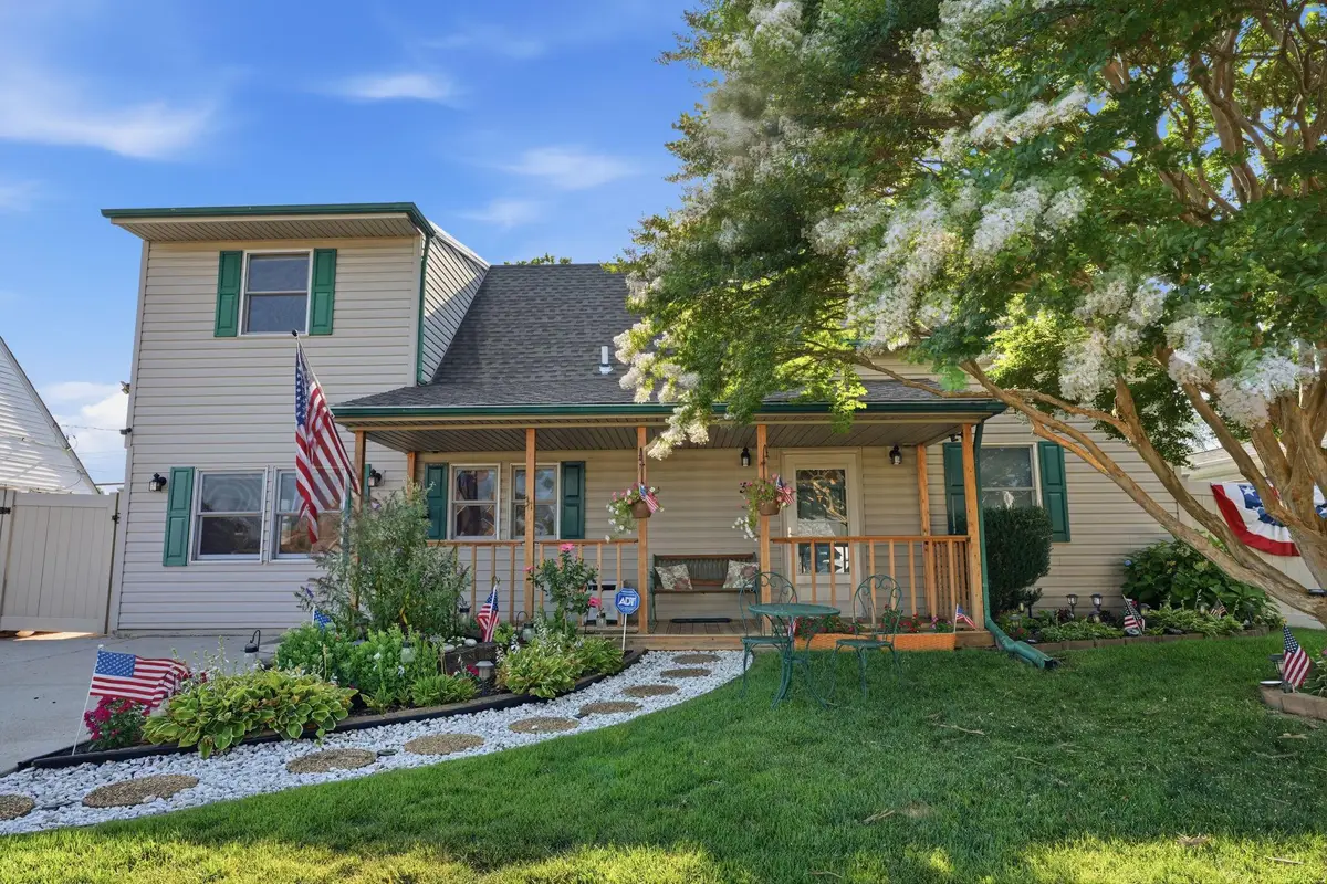 31 Narcissus Ln, Levittown, PA 19054 - #1
