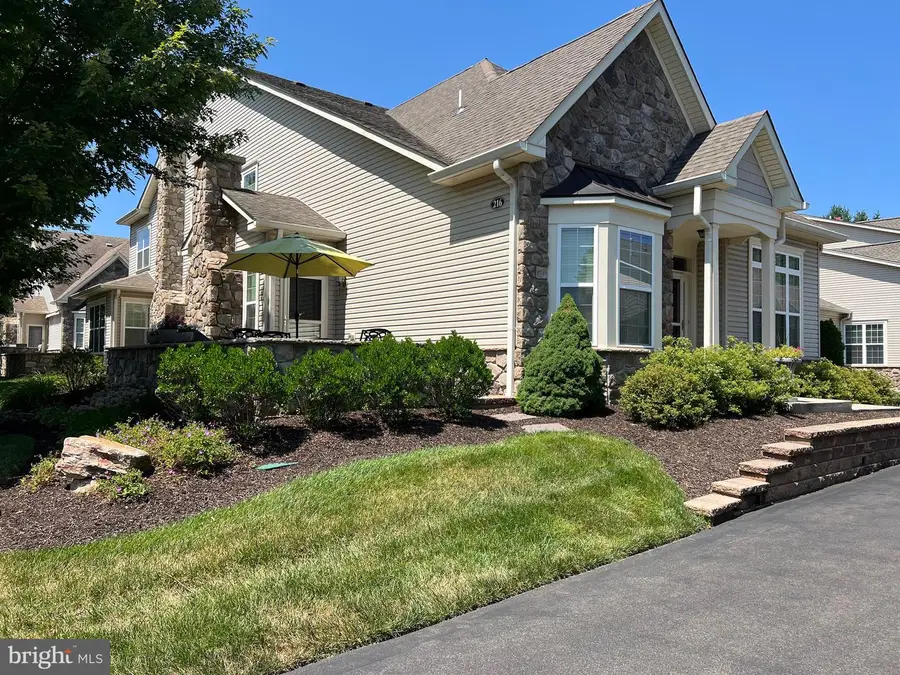 216 Willow Dr, Newtown, PA 18940 - #2