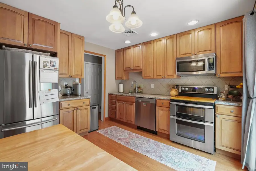56 Falcon Dr, Chalfont, PA 18914 - #3