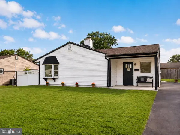 121 Gable Hill Rd, LEVITTOWN, PA 19057