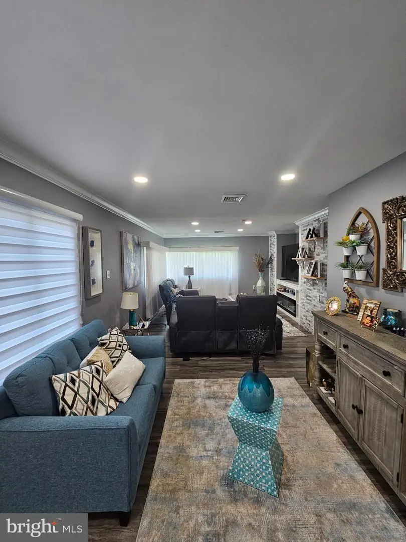 12 Crescent Ln, Levittown, PA 19055 - #3