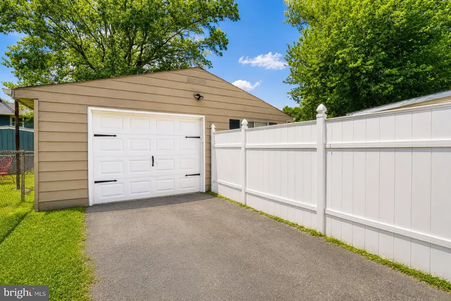 834 Linton Ave, Croydon, PA 19021 - #2