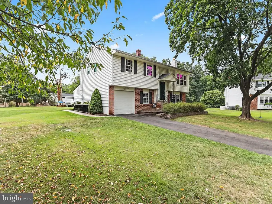 566 Delvale Rd, Yardley, PA 19067 - #2