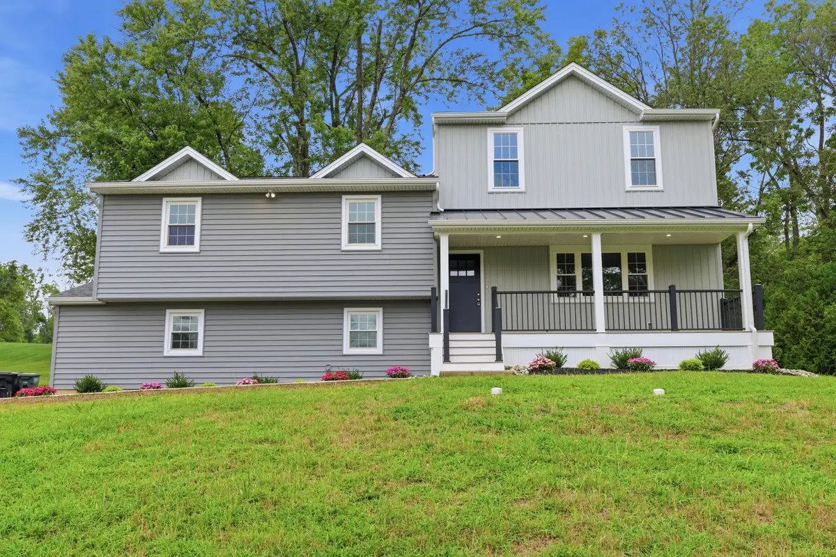 886 Sackettsford Rd, Warminster, PA 18974 - #1