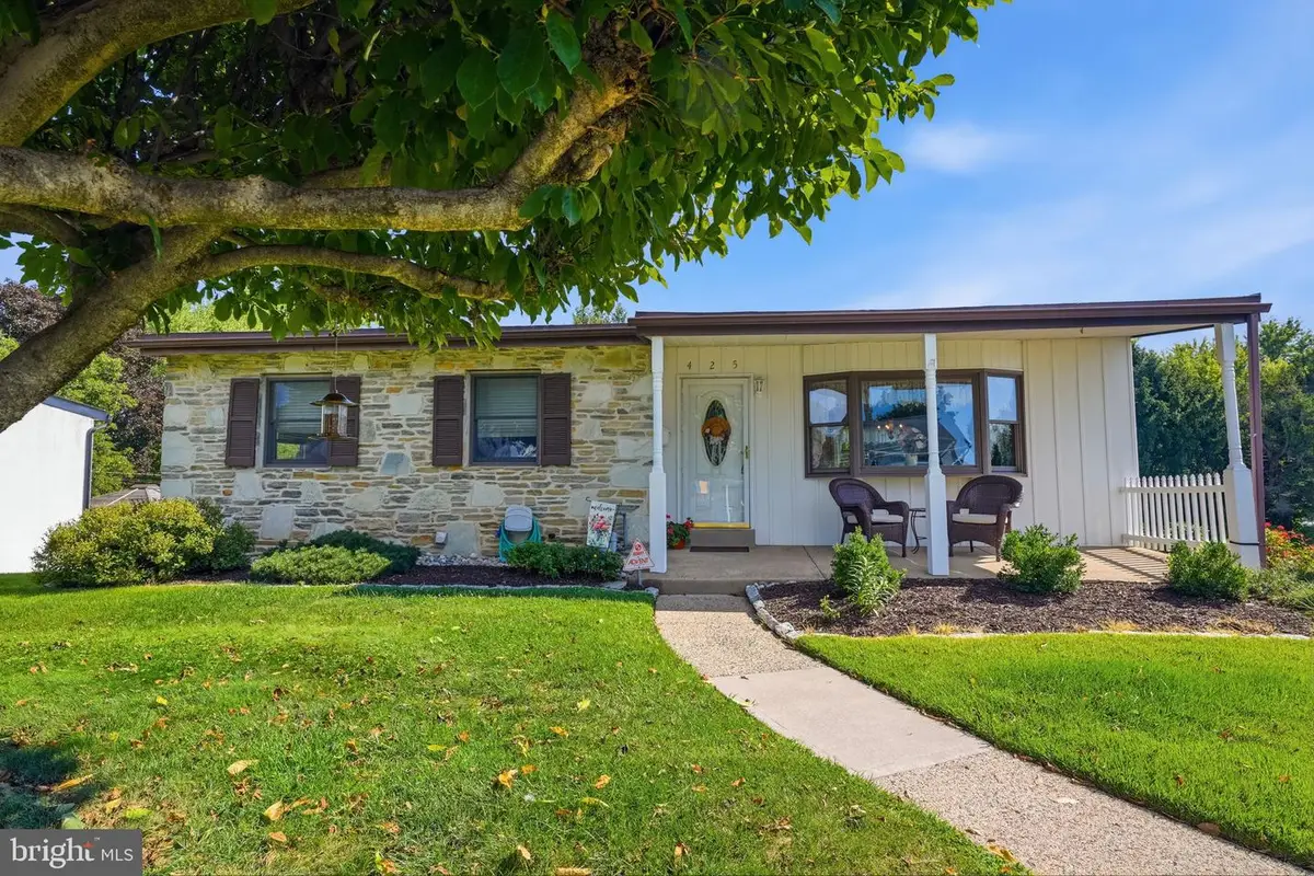 425 Shallcross Rd, Southampton, PA 18966 - #1