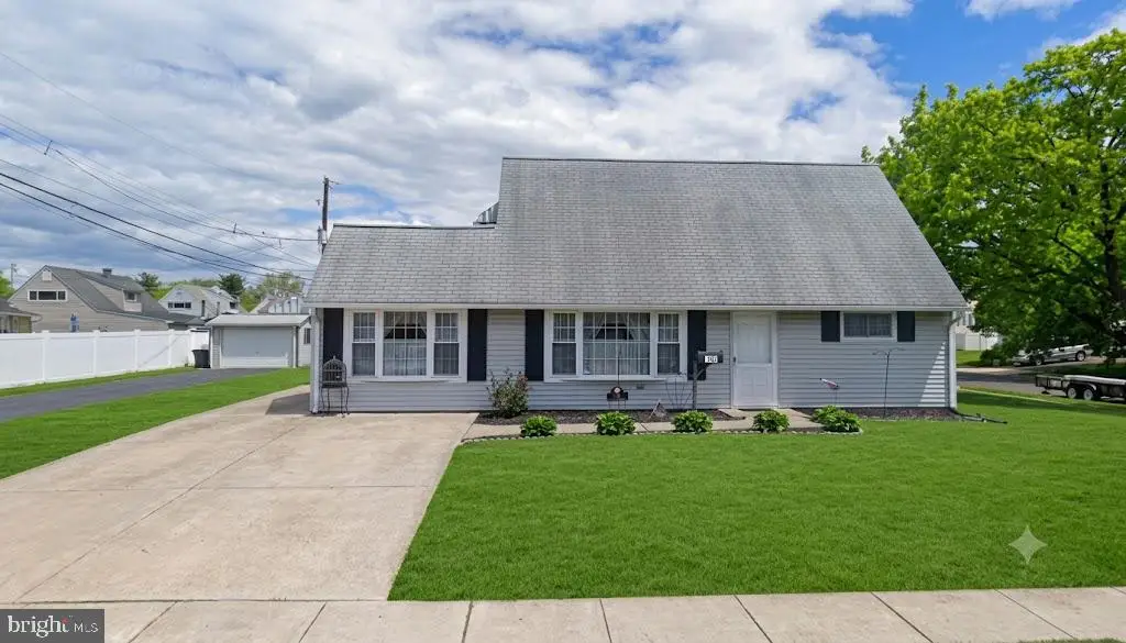 10 New Pond Ln, Levittown, PA 19054 - #1