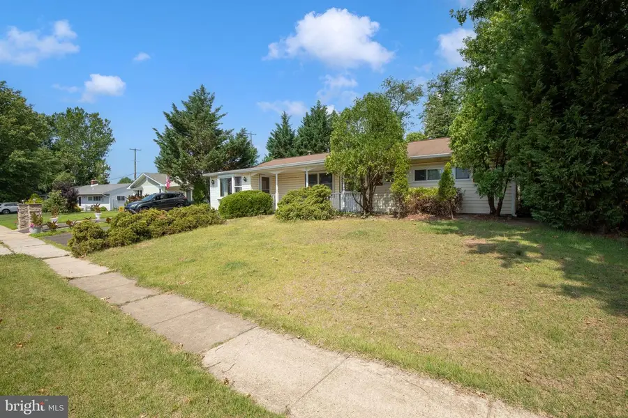 327 Stonybrook Dr, Levittown, PA 19055 - #3