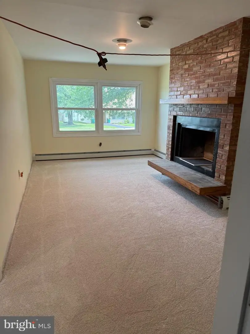19 Vicar Ln, Levittown, PA 19054 - #1