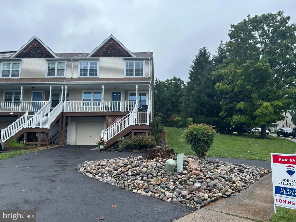 28 Cottonwood Dr, Southampton, PA 18966 - #1