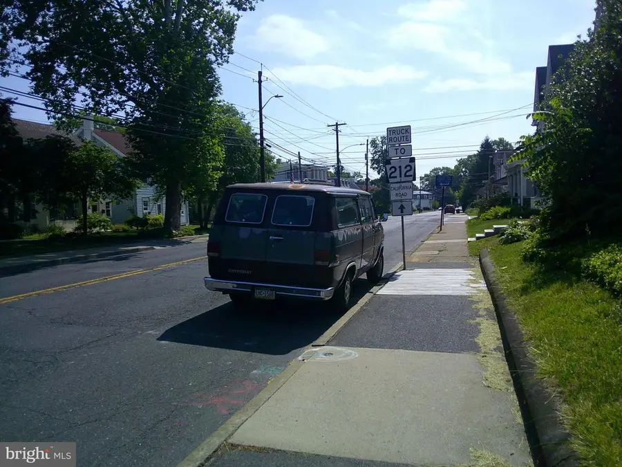 910 W Broad St, Quakertown, PA 18951 - #3