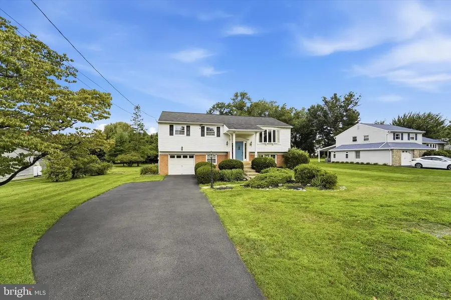 548 Fairhill Dr, Southampton, PA 18966 - #2