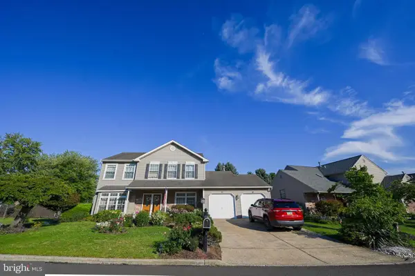 2446 New Market Sq S, BENSALEM, PA 19020
