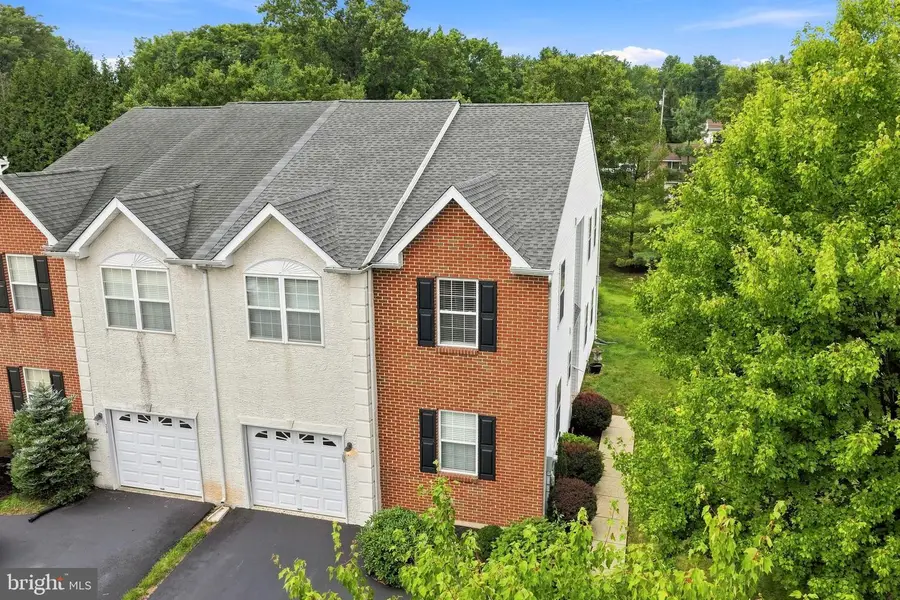 256 Hampshire Dr, Sellersville, PA 18960 - #2