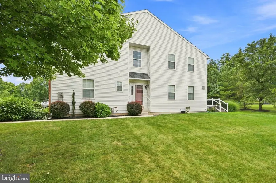 256 Hampshire Dr, Sellersville, PA 18960 - #3