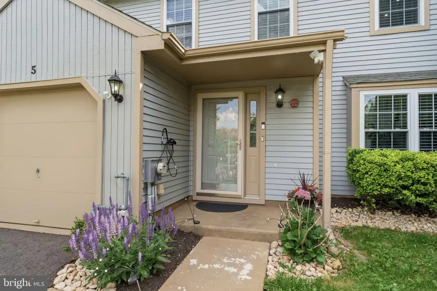5 Locust Ln, Newtown, PA 18940 - #3