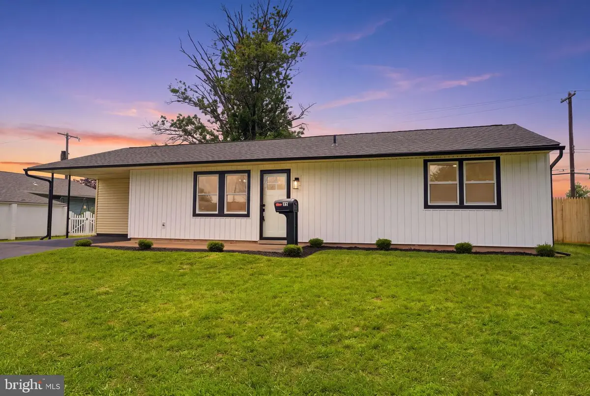 27 Lakeside Dr #w, Levittown, PA 19054 - #1