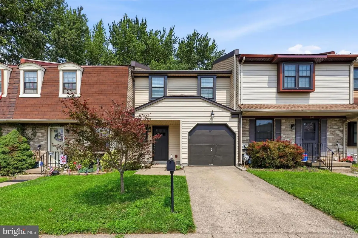 909 Clover Pl, Warminster, PA 18974 - #1