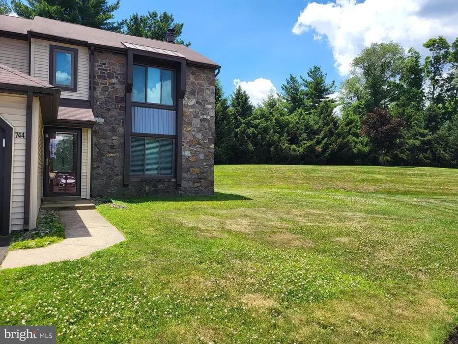 744 Newbury Ct, Southampton, PA 18966 - #3