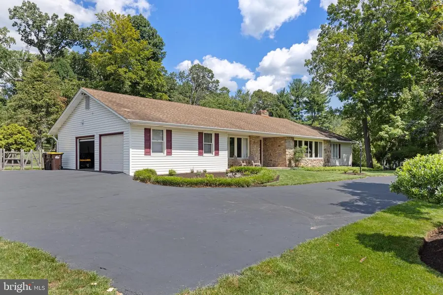 157 Chestnut Valley Dr, Doylestown, PA 18901 - #2