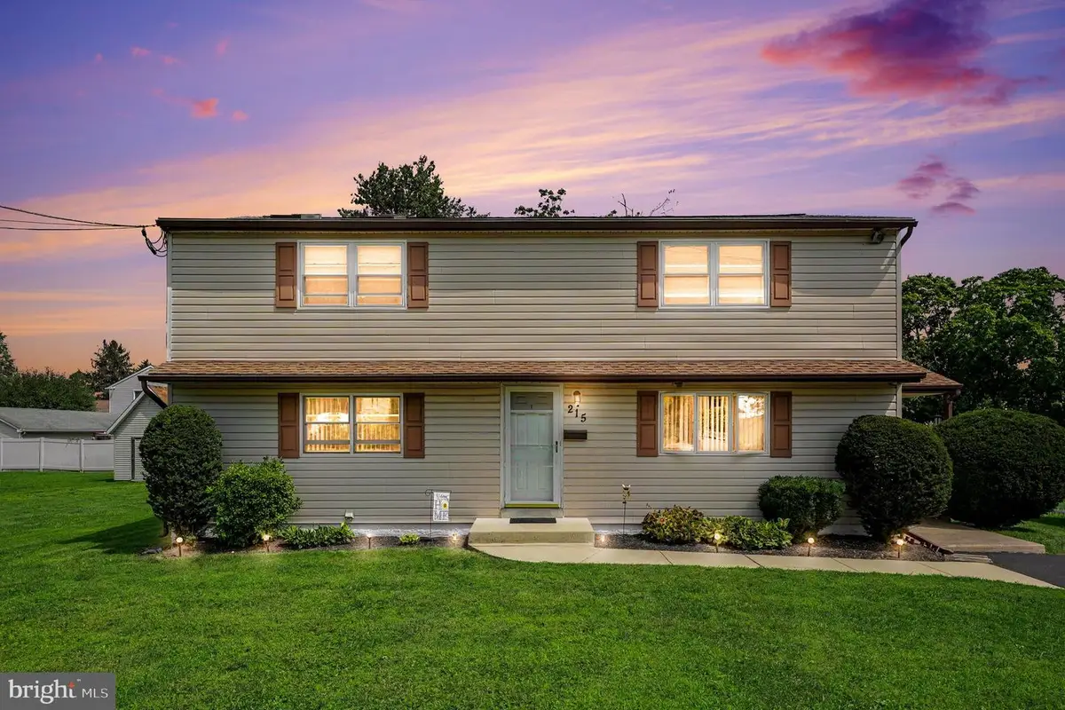 215 Maple St, Warminster, PA 18974 - #1