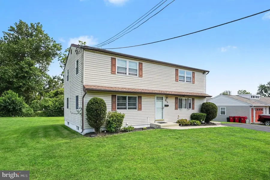215 Maple St, Warminster, PA 18974 - #3