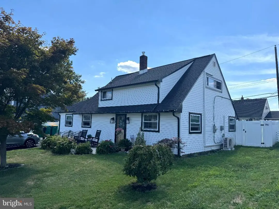 57 Greenbrier Rd, Levittown, PA 19057 - #1