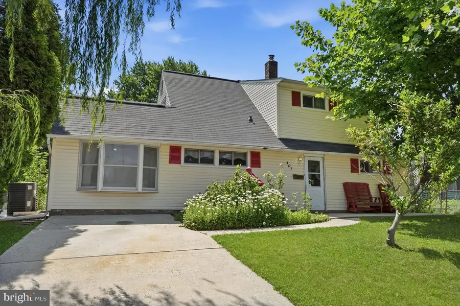 407 Holly Dr, Levittown, PA 19055 - #2