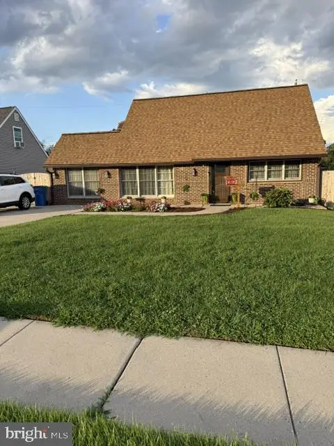 16 Parkside Cir, LEVITTOWN, PA 19056